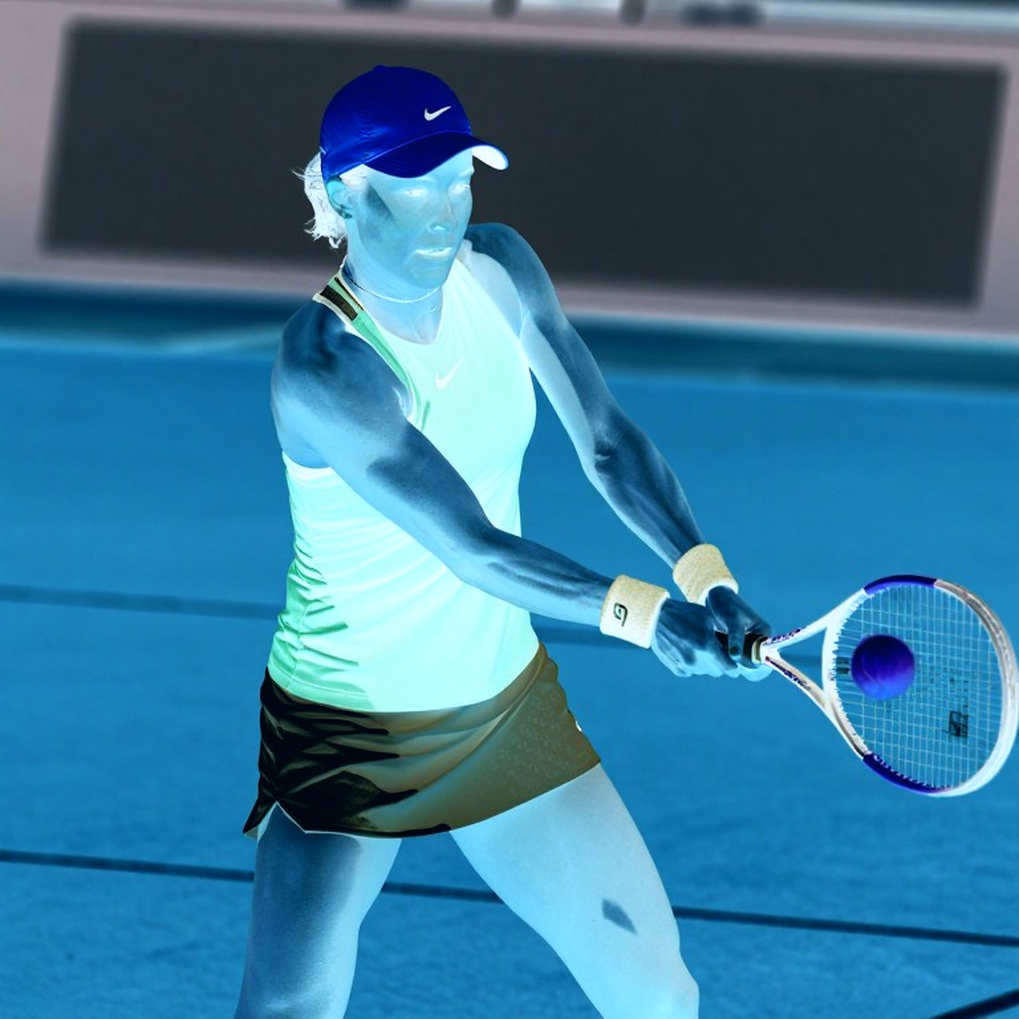 Nhãn sai giữa đường truyền: khi một bản tin thuế khoác áo tennis