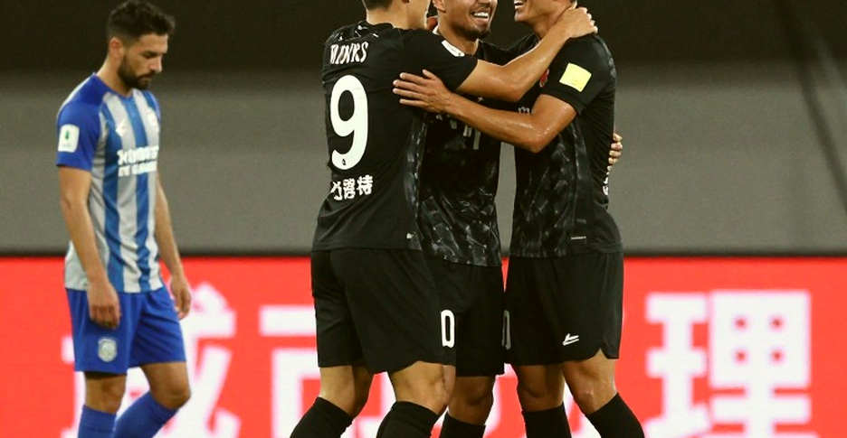 Mười hai mét lùi sâu: Khoảng trống không biết nói dối ở tuyến giữa Corinthians Mười hai mét lùi sâu: Khoảng trống không biết nói dối ở tuyến giữa Corinthians