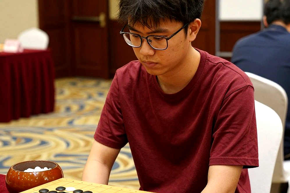 Carlsen xếp Sindarov cửa trên, nhưng để ngỏ trần của Gukesh Carlsen xếp Sindarov cửa trên, nhưng để ngỏ trần của Gukesh